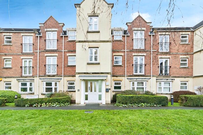 2 Bedroom Flat For Sale In Whitehall Croft, Leeds, LS12
