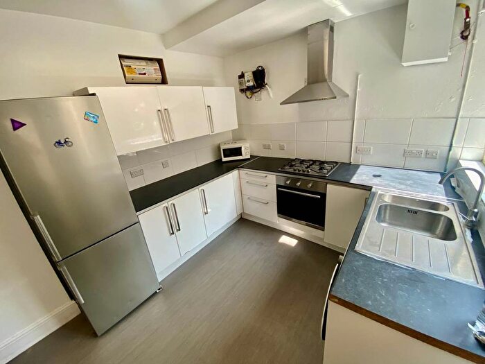 3 Bedroom Property To Rent In Brynmill Terrace, Brynmill, Swansea, SA2