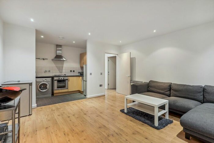 2 Bedroom Flat To Rent In Radnor House, London Road, London, SW16