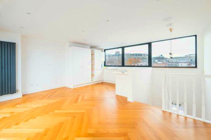 2 Bedroom Flat To Rent In Loftus Road, Shepherd's Bush, W12