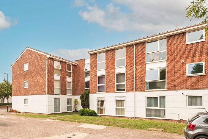 2 Bedroom Flat To Rent In Ravensmede Way, Chiswick, W4