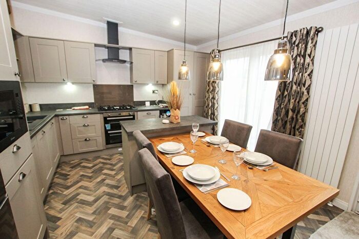 2 Bedroom Bungalow For Sale In Lodge - Chertsey Lane, Staines-Upon-Thames, TW18