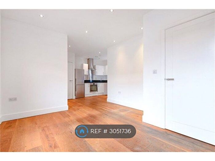 2 Bedroom Flat To Rent In Admiral House, Camberley, GU15