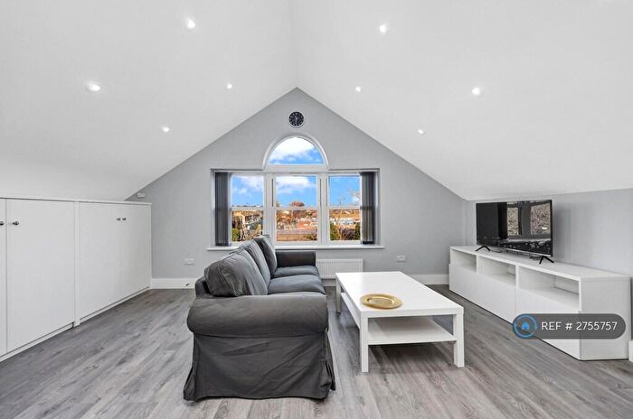 2 Bedroom Flat To Rent In Earlham Grove, Forest Gate, E7