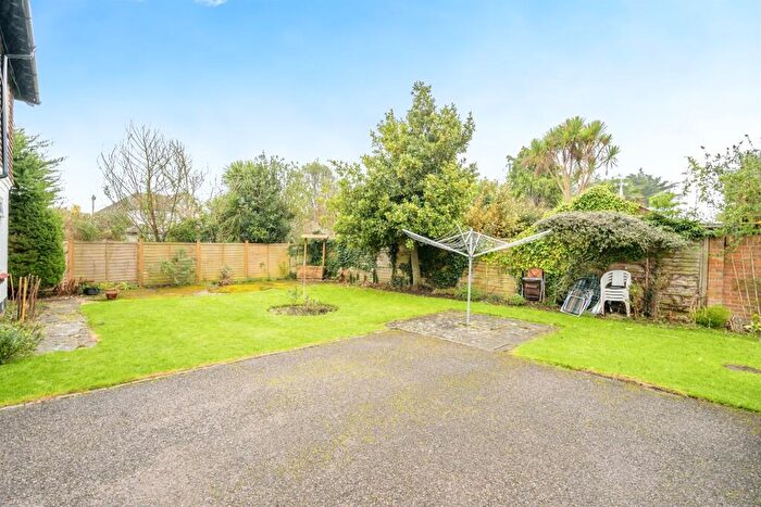 1 Bedroom Flat For Sale In Burnham Avenue, Bognor Regis, PO21