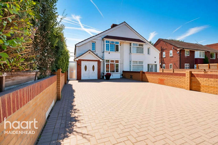 3 Bedroom Semi-Detached House For Sale In London Road, Slough, SL3