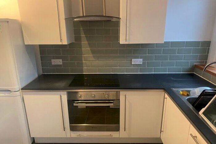 1 Bedroom Flat To Rent In Grove Lane, Leeds, LS6