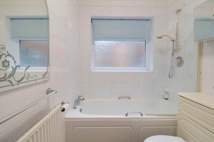 2 Bedroom Flat For Sale In Lambs Close, Cuffley, EN6