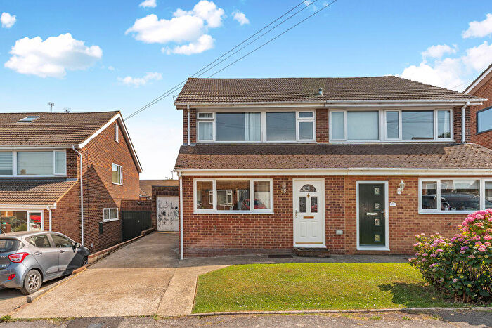 3 Bedroom Semi-Detached House For Sale In Morris Drive, Banbury, OX16