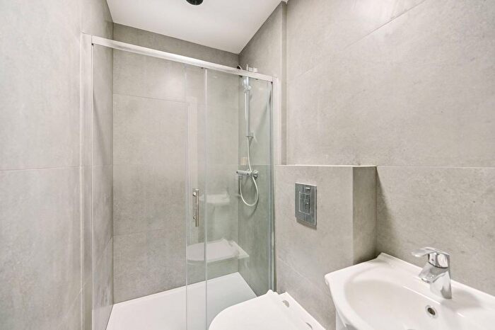 Studio To Rent In Hounslow Avenue, Hounslow, TW3