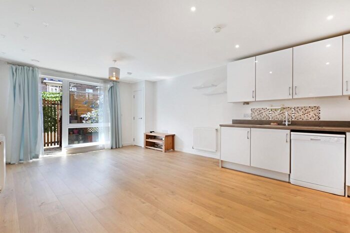 1 Bedroom Flat For Sale In Broome Way, London, SE5