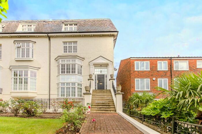 2 Bedroom Flat To Rent In Grosvenor Hill, Wimbledon Village, London, SW19