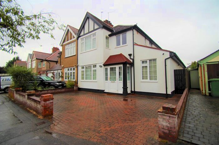 3 Bedroom Semi-Detached House To Rent In Kingsway Crescent, North Harrow, Harrow, HA2