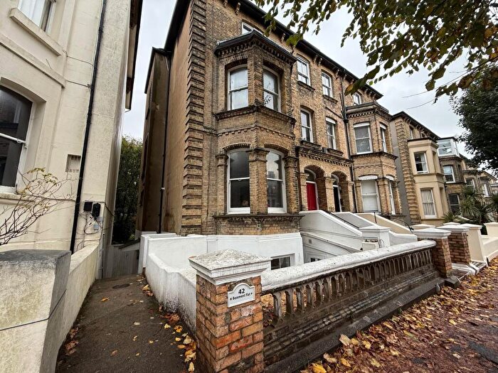 2 Bedroom Flat To Rent In Selborne Road, Hove, BN3