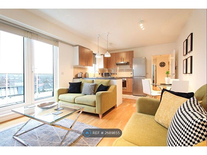 2 Bedroom Flat To Rent In Bromyard House, London, W3