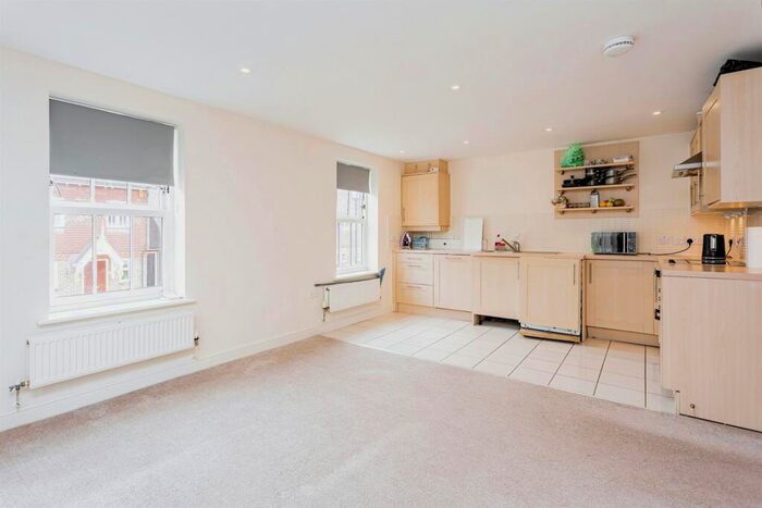 2 Bedroom Apartment For Sale In Deers Leap, Haywards Heath, RH16