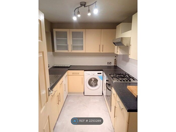 1 Bedroom Flat To Rent In Kennedy Square, Leamington Spa, CV32