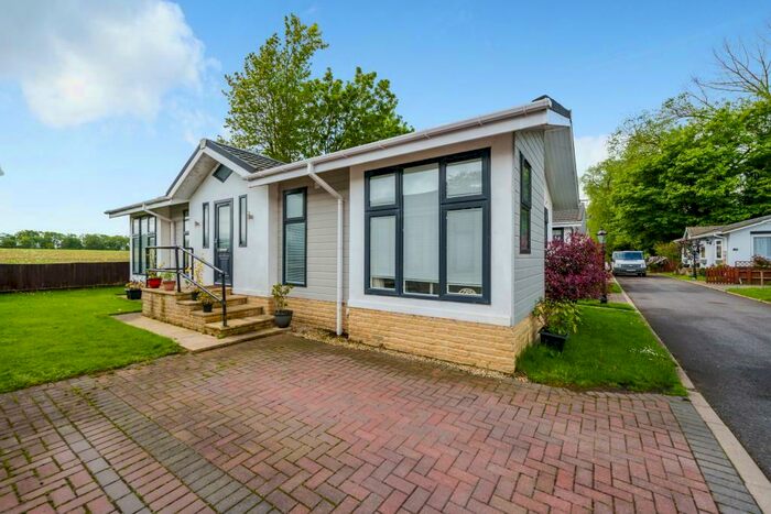 2 Bedroom Park Home For Sale In Upper Heyford, Oxfordshire, OX25