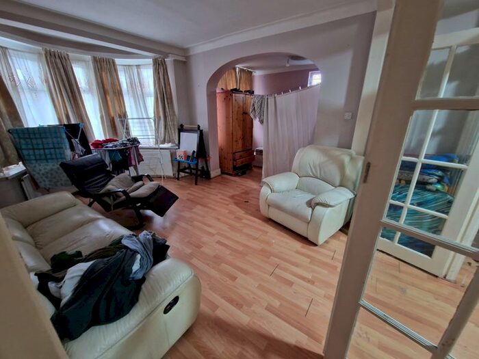 5 Bedroom Property To Rent In Lancing Road, Ilford, IG2