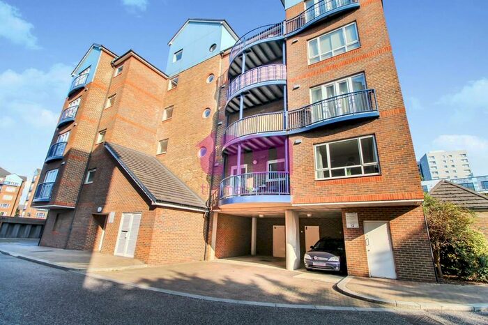 2 Bedroom Flat To Rent In Anchor Court, Argent Street, Grays, RM17