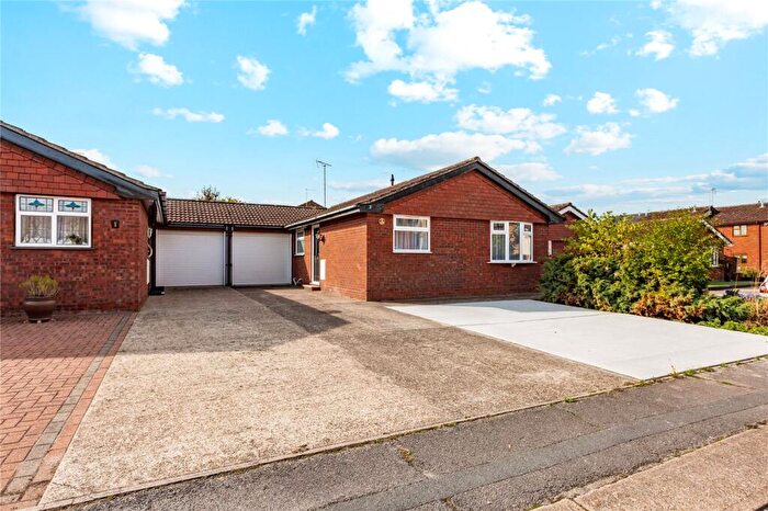 3 Bedroom Bungalow For Sale In Ingrave Close, Wickford, Essex, SS12