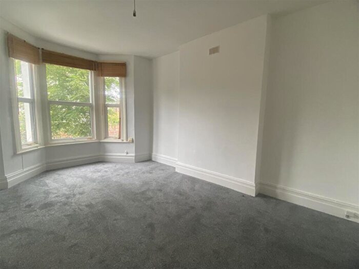1 Bedroom Flat To Rent In Penge Road, SE20