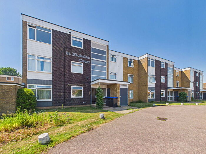 1 Bedroom Flat For Sale In St Nicholas Court, Penstone Park, Lancing, BN15