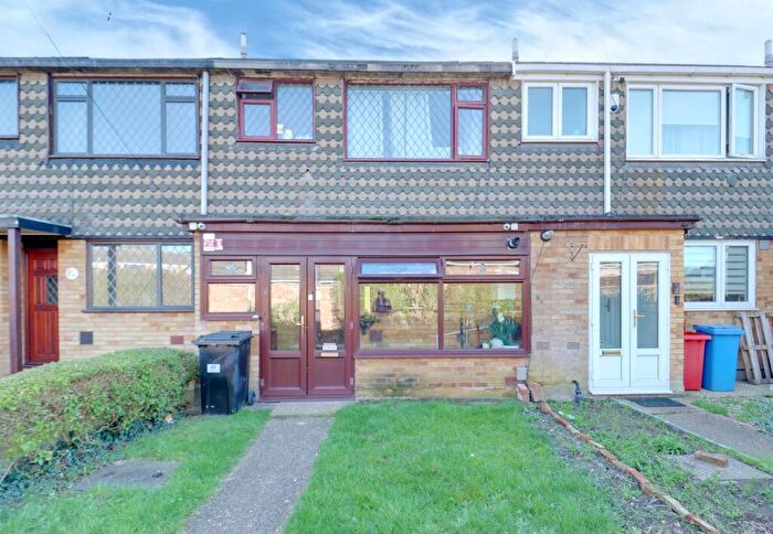 3 Bedroom Terraced House For Sale In Livingstone Terrace, Rainham, RM13