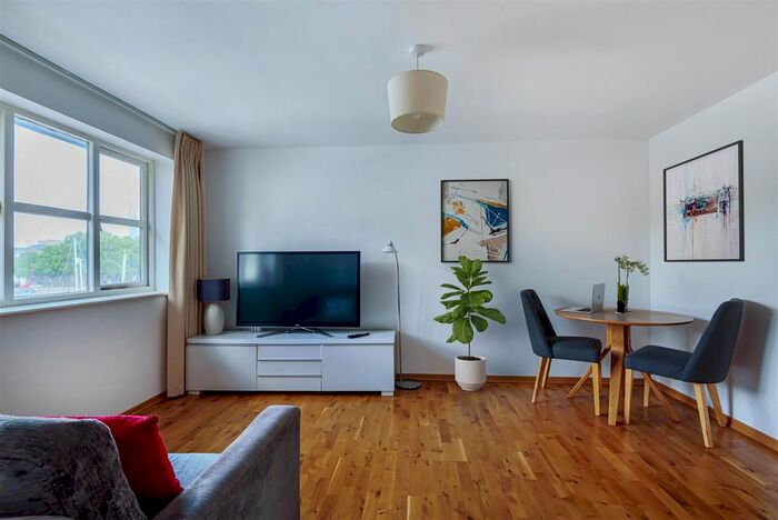 1 Bedroom Flat To Rent In Transom Close, Surrey Quays, SE16