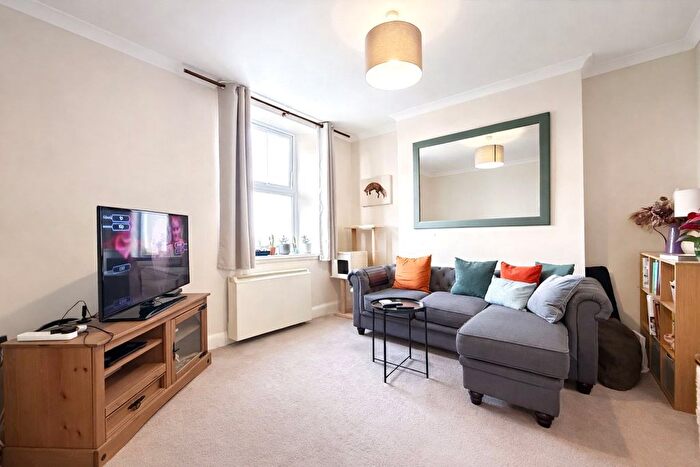 2 Bedroom Flat For Sale In Delacourt Road, London, SE3