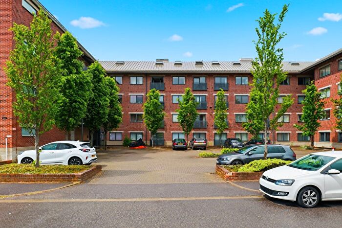 3 Bedroom Flat For Sale In Markham Quay, Camlough Walk, Chesterfield, S41