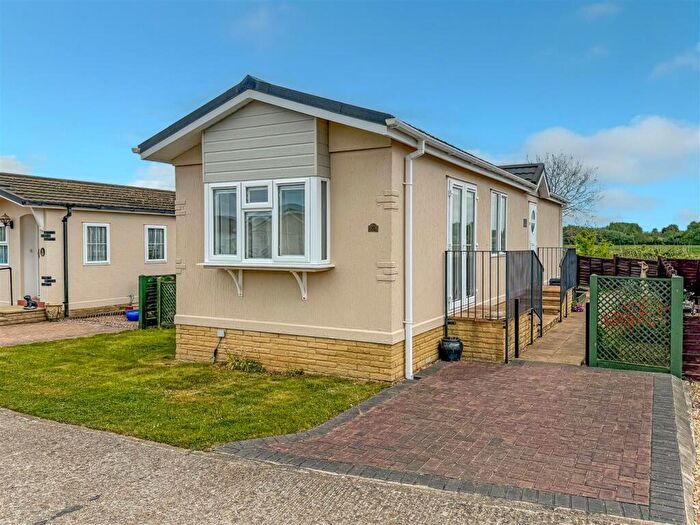 2 Bedroom Park Home For Sale In Bognor Road, Climping, Littlehampton, BN17