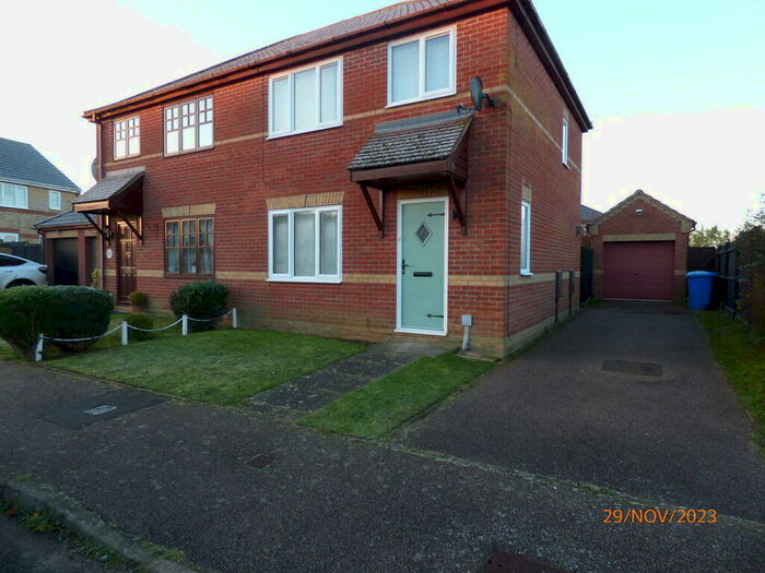 3 Bedroom Semi-Detached House To Rent In Rowan Way, Worlingham, Beccles, NR34