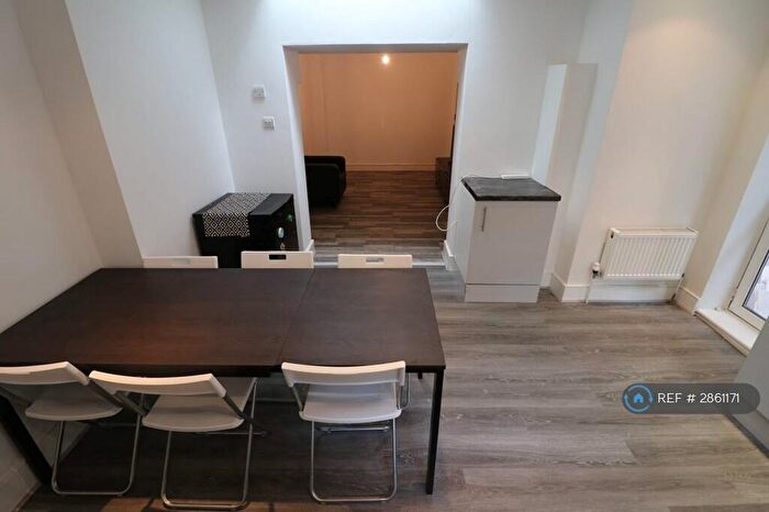 6 Bedroom Maisonette To Rent In Monthope Road, Brick Lane, Liverpool Street, E1