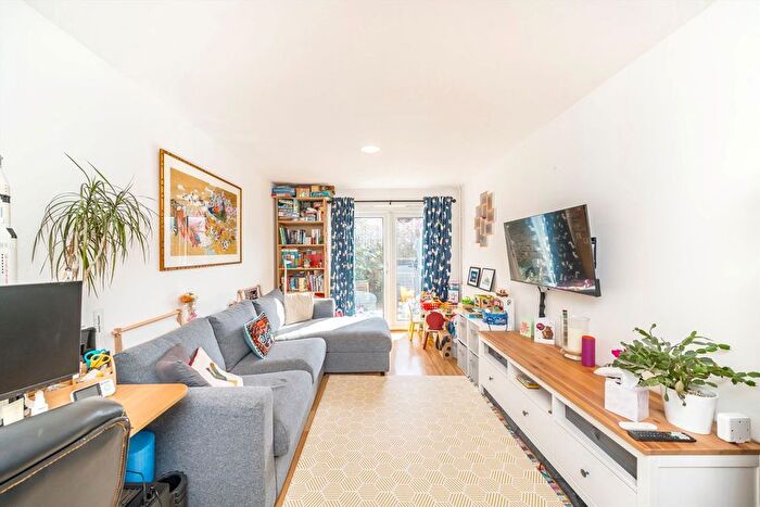 2 Bedroom Property For Sale In Evesham Walk, Oval, SW9