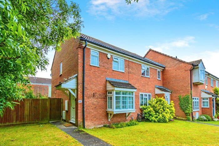 3 Bedroom End Of Terrace House For Sale In Bowmans Way, Dunstable, Bedfordshire, LU6