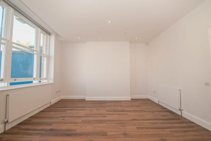 1 Bedroom Flat To Rent In Park Road, Kingston, KT2