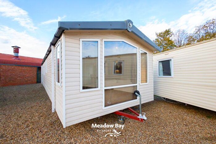 3 Bedroom Park Home For Sale In Crow Lane, Little Billing, Northampton, NN3