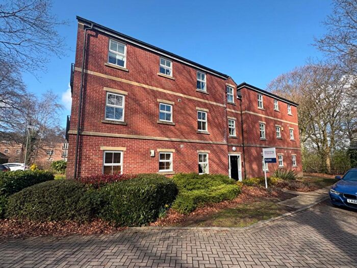 2 Bedroom Flat To Rent In Sandlewood Crescent, Meanwood, Leeds, LS6