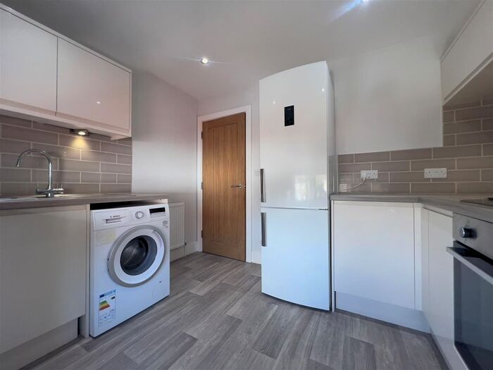 2 Bedroom Maisonette To Rent In South Close, West Drayton, Middlesex, UB7