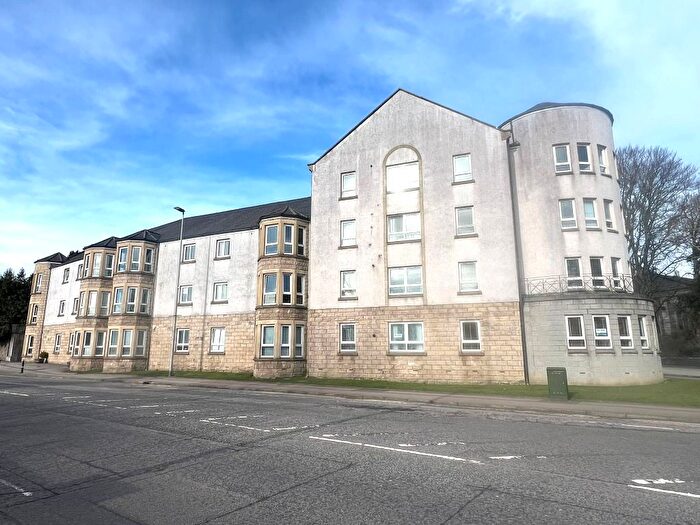 2 Bedroom Flat To Rent In North Deeside Road, Cults, Aberdeen, AB15