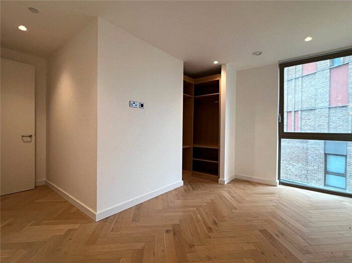 3 Bedroom Flat To Rent In Oberman Road, Dollis Hill, NW10