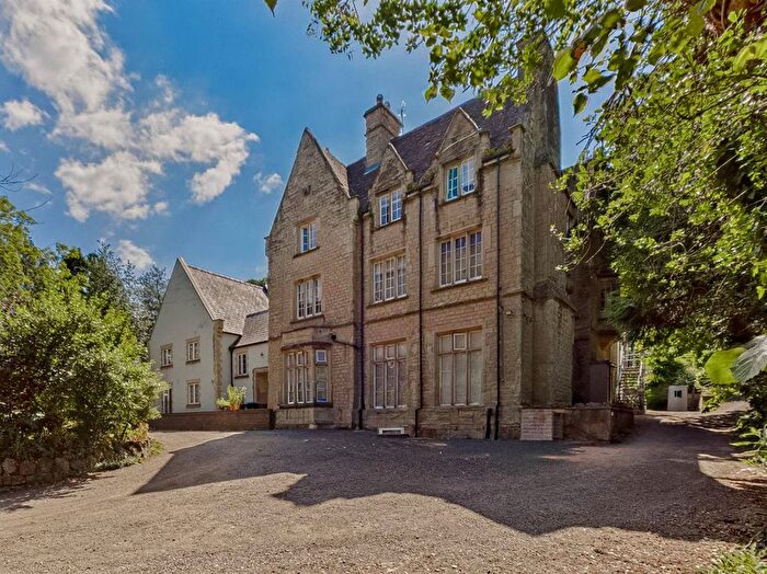 2 Bedroom Flat To Rent In Abbey Road, Malvern, WR14