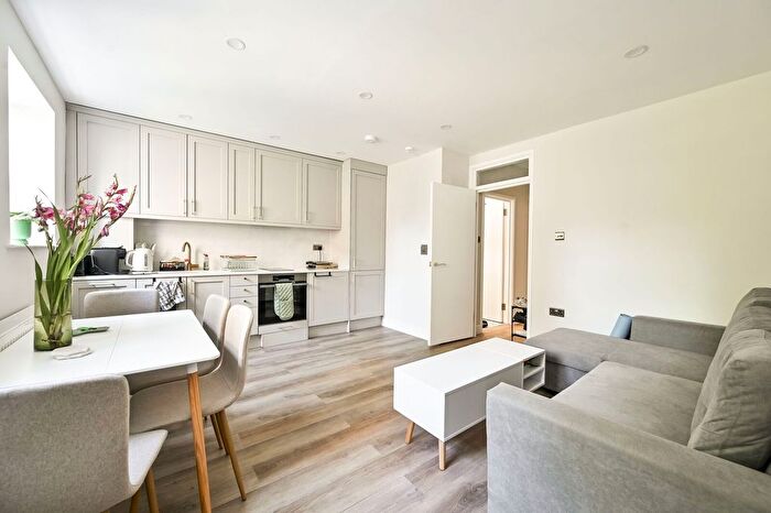 1 Bedroom Flat To Rent In Nevern Road, Earls Court, London, SW5