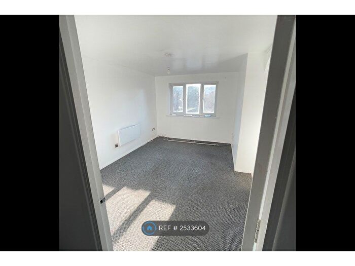 1 Bedroom Flat To Rent In Gartons Close, Enfield, EN3
