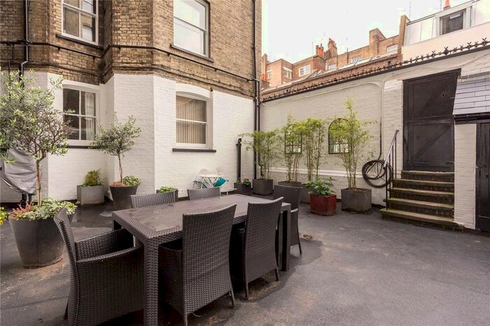 3 Bedroom Flat To Rent In Clarence Gate Gardens, Glentworth Street, London, NW1