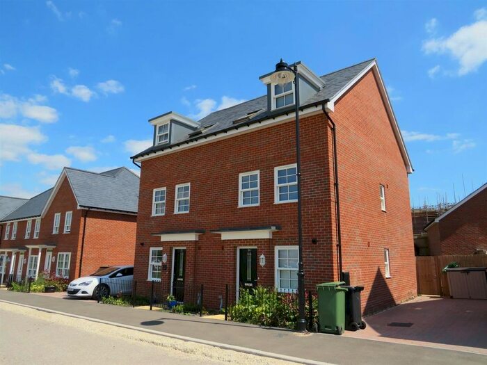 3 Bedroom Semi-Detached House To Rent In Bazeley Road, Waterlooville, PO7