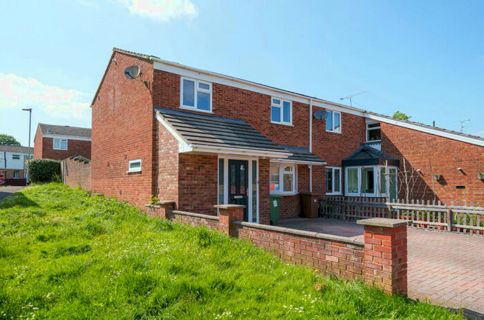 3 Bedroom End Of Terrace House To Rent In Melrose, Bracknell, Berkshire, RG12