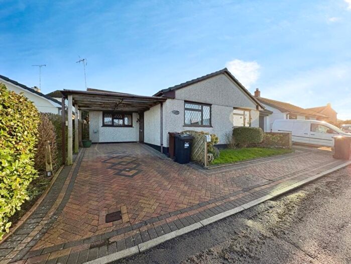 3 Bedroom Detached Bungalow For Sale In Helston, Bungalow With No Chain, TR13