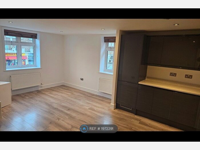 2 Bedroom Flat To Rent In Palmera House, Ruislip, HA4